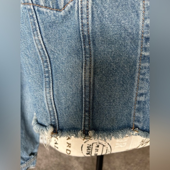 Victoria’s Secret PINK distressed hem denim jean jacket size medium - Picture 4 of 12